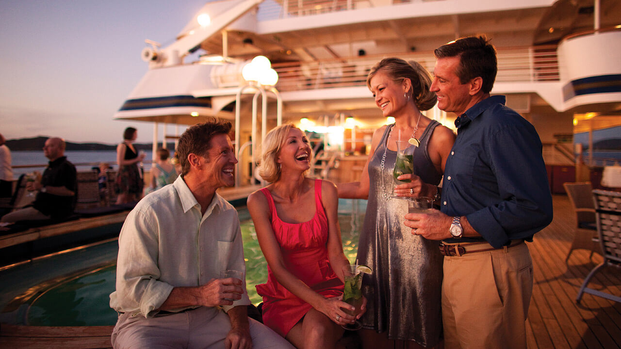 Couples enjoying a SeaDream cocktail